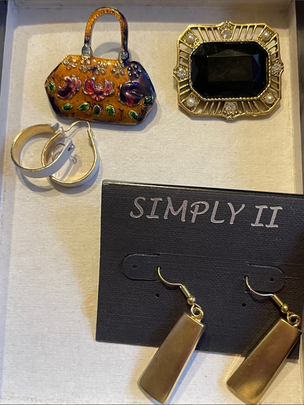 lot 2 pair earrings 2 pins